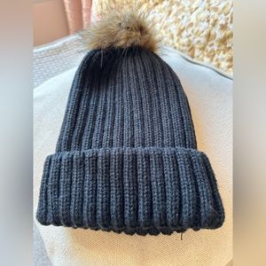 Fur puff ball knit hat